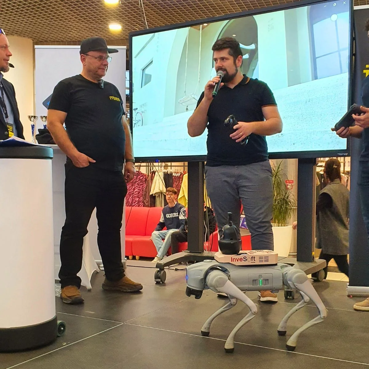 Invelogy at Datacomp IT Show 2025: robot dogs, innovation and two days to remember