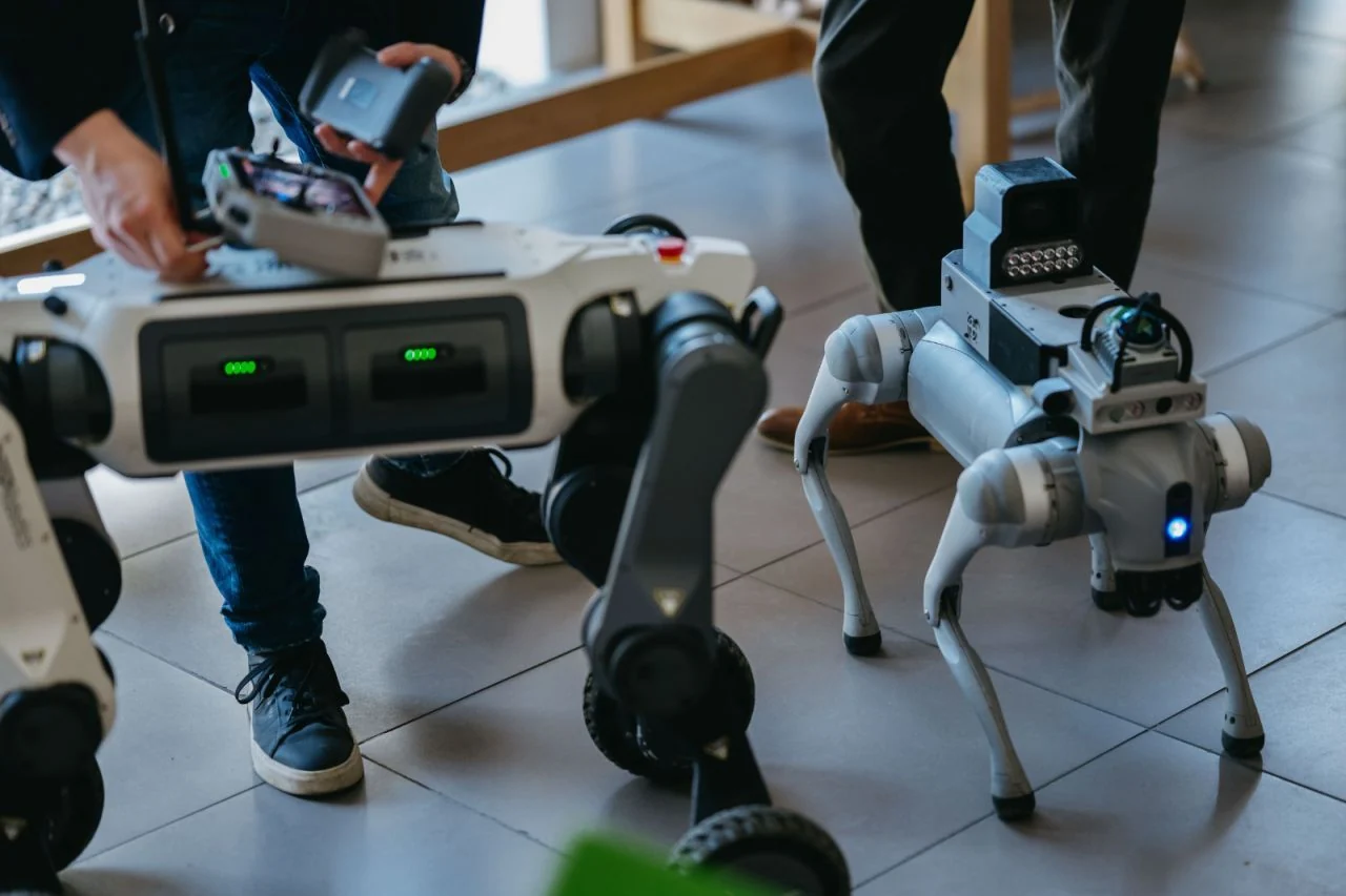 Quadruped robotic platforms demonstrated by the Invelogy team