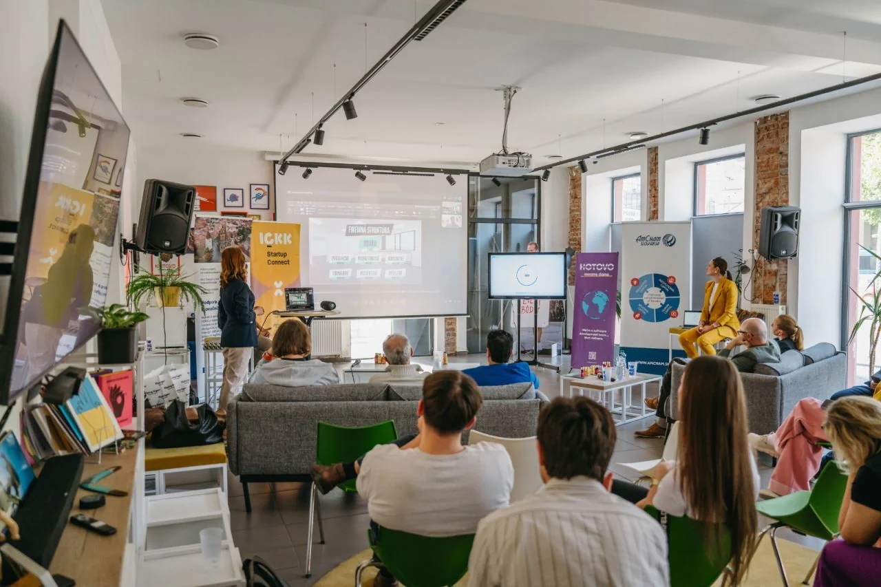 Presentations and group discussion during the second round of Startup Connect
